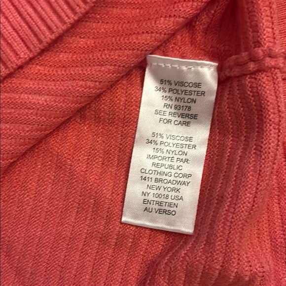 Chelsea & Theodore Women’s Coral Turtleneck Sweater – Size Small – NWT - Picture 4 of 5